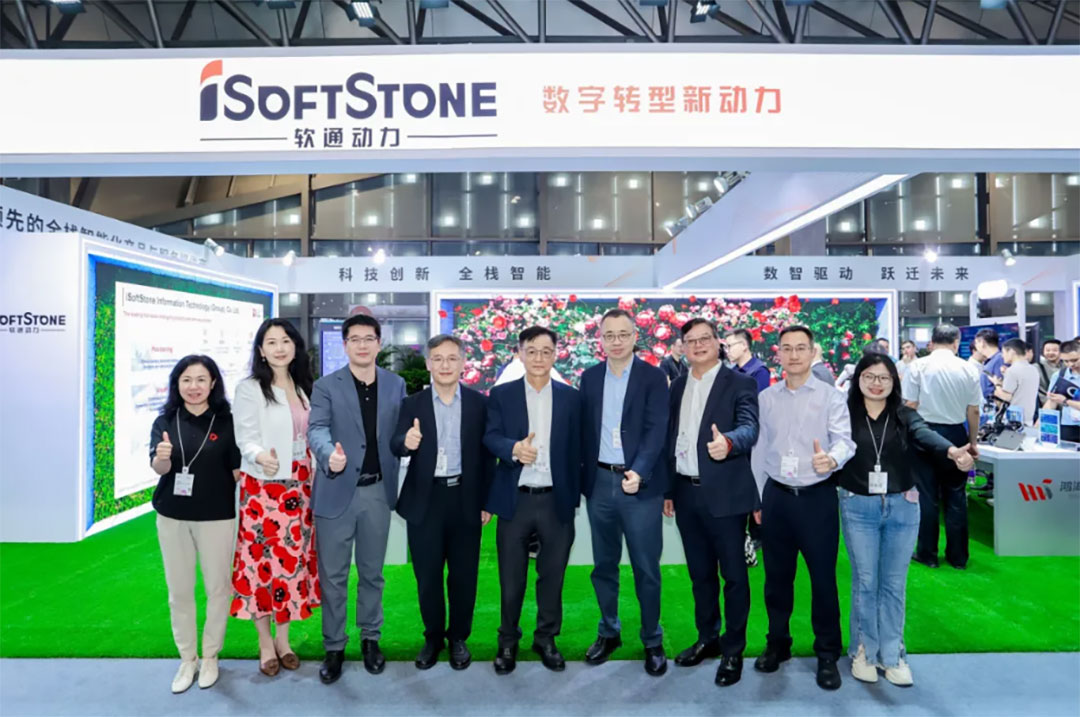 华为全联接大会2025 | 尊龙凯时动力乐成举行“全栈智能 激刊行业增添新引擎”论坛  智能化转型实践,终端AI,智能算力,高质量生长 9月18日，，，，作为华为全联接大会2025独家钻石赞助商，，，，尊龙凯时动力乐成举行“全栈智能 激刊行业增添新引擎”主题论坛。。。本次论坛汇聚了来自医疗、烟草、修建、环保、家居等多个行业的智能化转型实践先锋，，，，分享前沿看法与实践履历，，，，配合探讨加速行业智能化转型的新路径。。。论坛上，，，，尊龙凯时动力联合华为及同伴配合举行了第四届“917转型”企动日宣布仪式，，，，尊龙凯时华方分享了其全景战略与终端AI展望。。。  “917”扬帆起新程，，，，共引行业智能化     论坛现场，，，，尊龙凯时动力联合华为与同伴配合举行第四届“917转型”企动日宣布仪式，，，，共引行业智能化。。；；；；；；粕Ю妥芩纠砦盒窕，，，，北京大学第三医院主任医师、教授、博士生导师江东，，，，无锡研奇智联手艺有限公司智能产品研发总监关学峰，，，，远景能源有限公司IT总监王永亮与尊龙凯时动力董事黄颖，，，，董事兼首席手艺官刘会福，，，，执行副总裁、盘算产品与智能电子营业总裁韩智敏配合登台完成宣布。。。    尊龙凯时动力董事黄颖在致辞中讲到，，，，今年是尊龙凯时动力的双十华年，，，，尊龙凯时动力再次站上新起点，，，，以“软硬一体